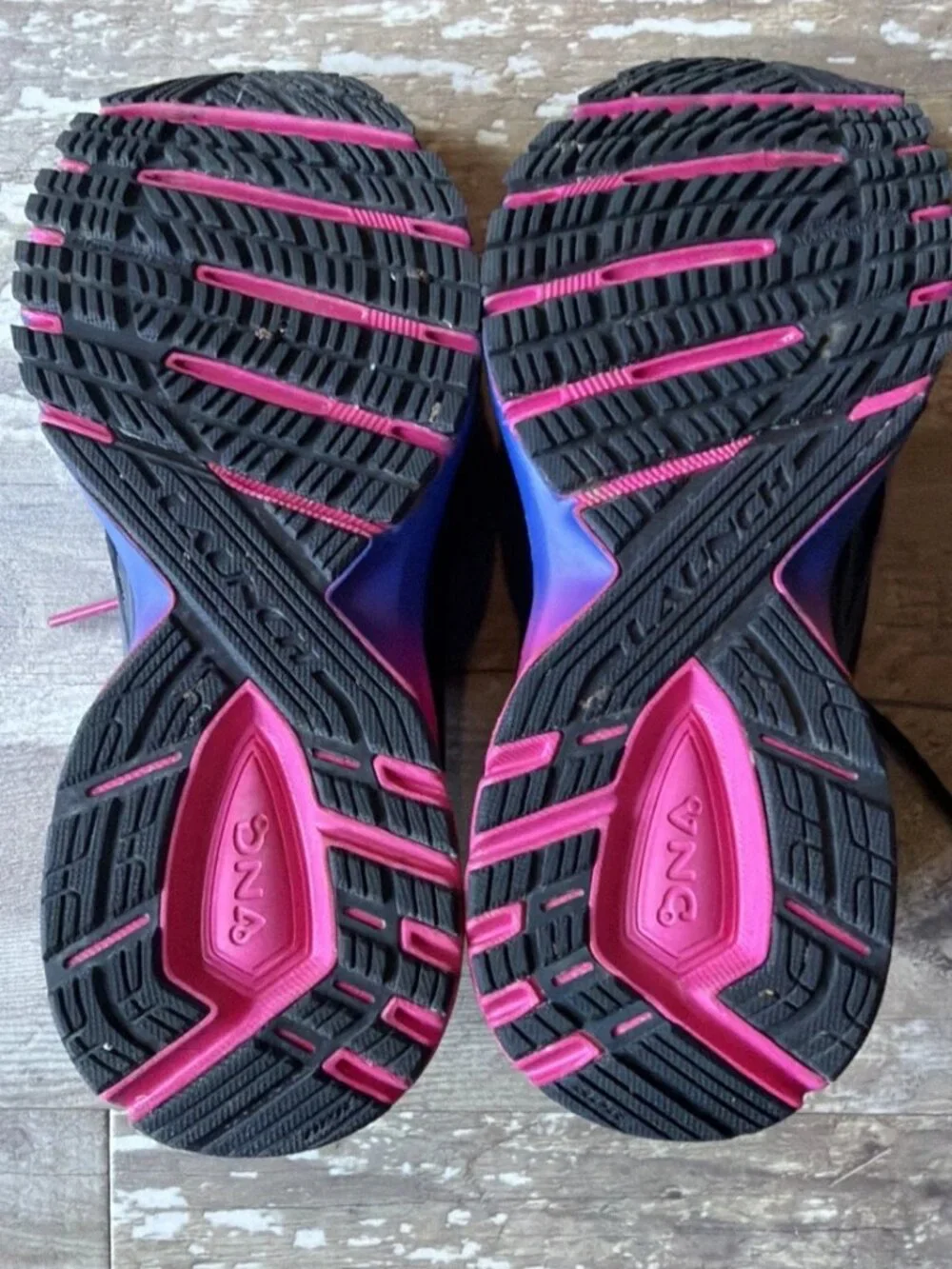 Brooks sneakers walking